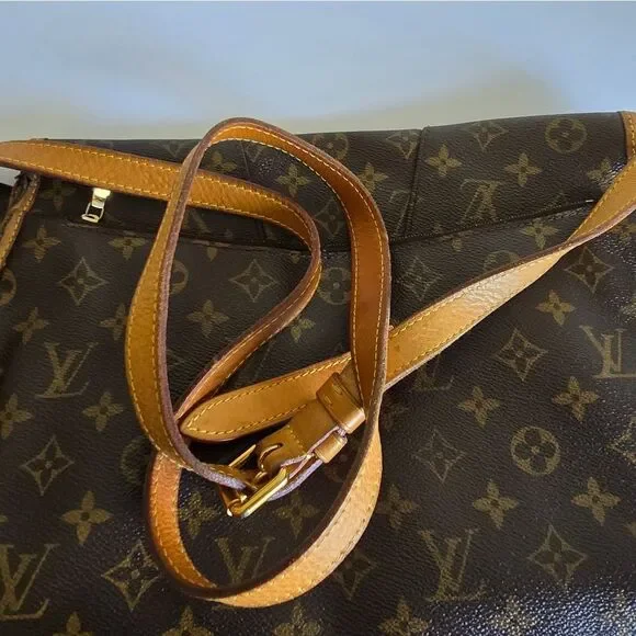 Louis Vuitton Menilmontant MM - Picture 8 of 16